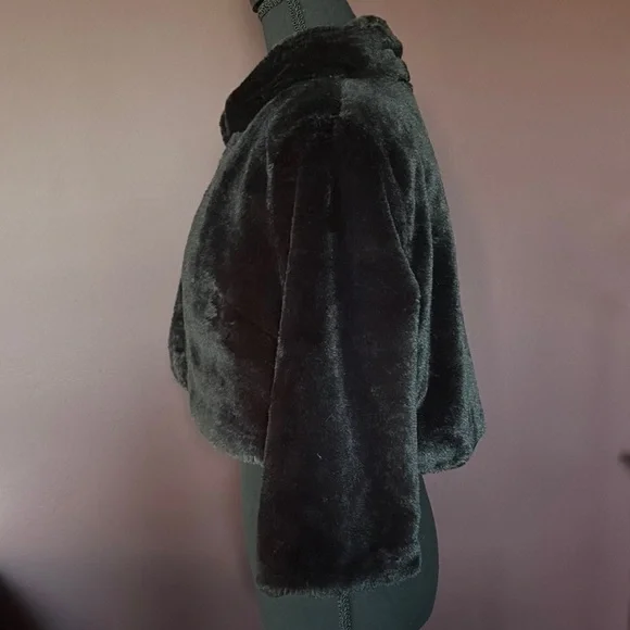 Elegant Black Faux Fur Cropped Jacket, Laundry by Shelli Segal, M - Picture 4 of 11